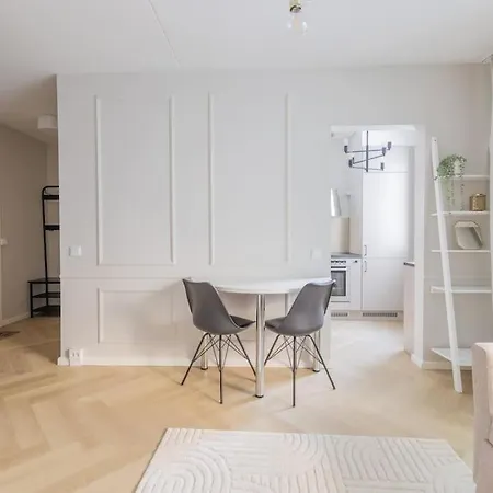 30m2 - 500m From Train Station To Airport And Helsinki Centre