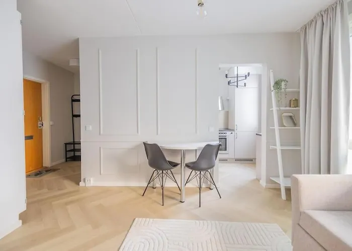 30m2 - 500m From Train Station To Airport And Helsinki Centre